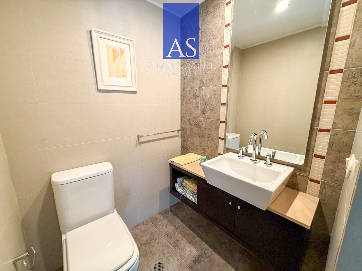 Apartamento ID.4002 - Apartamento 3 dormitorios en torre de categoría con vista al mar garage Playa Mansa