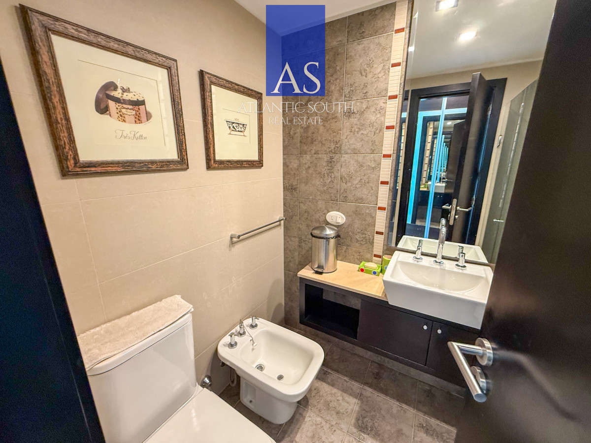 Apartamento ID.4002 - Apartamento 3 dormitorios en torre de categoría con vista al mar garage Playa Mansa