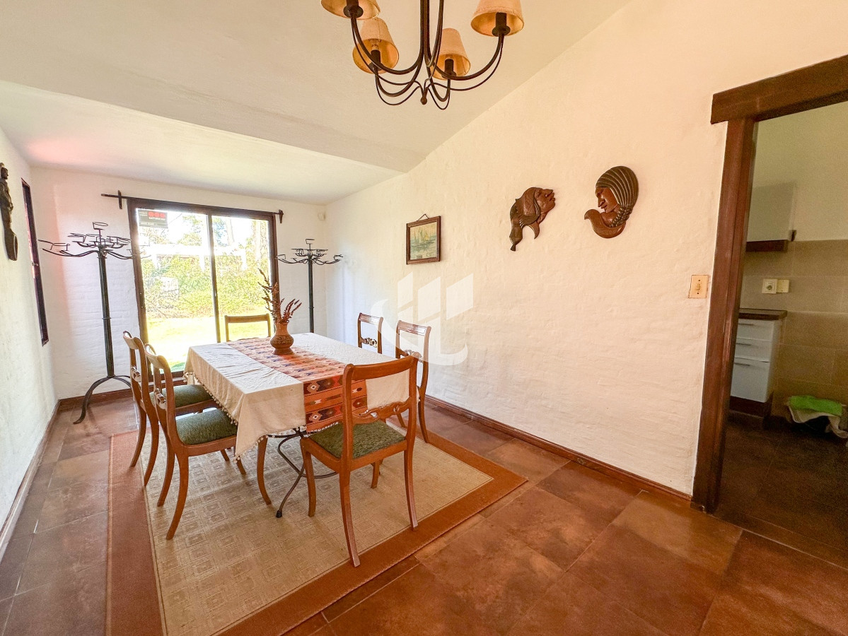 Casa ID.1439 - VENTA CASA 4 DORMITORIOS 3 BAÑOS EXCELENTE IMPECABLE ESTADO PINARES A METROS DEL MAR