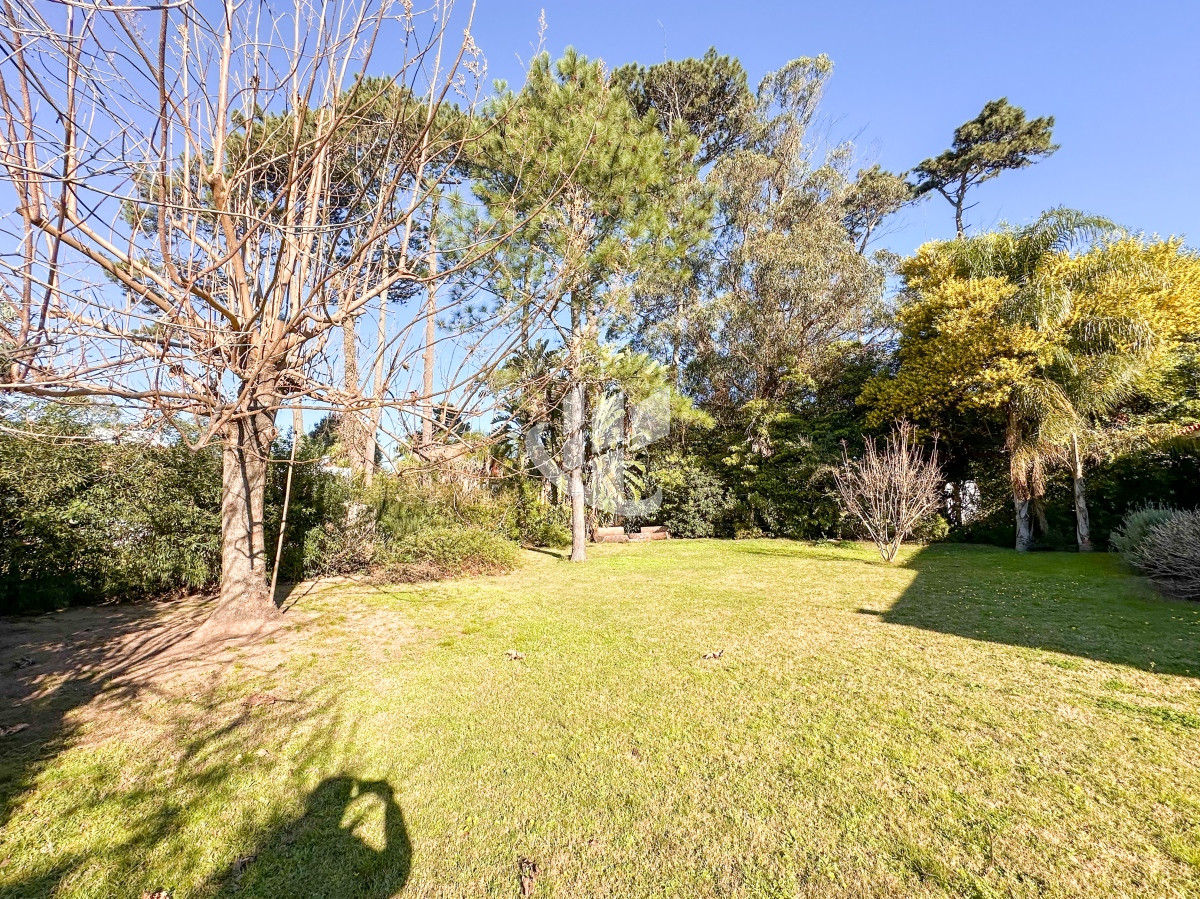 Casa ID.1439 - VENTA CASA 4 DORMITORIOS 3 BAÑOS EXCELENTE IMPECABLE ESTADO PINARES A METROS DEL MAR