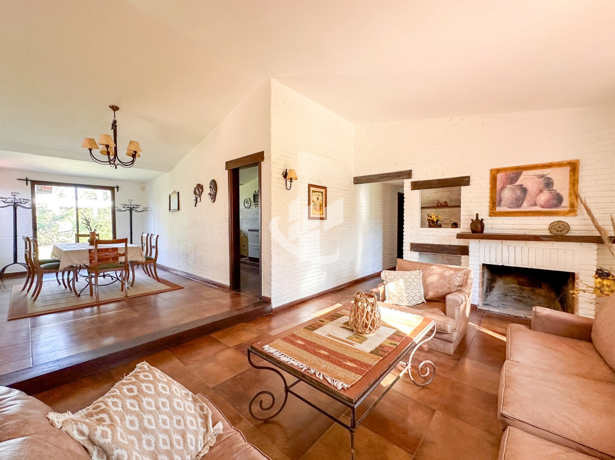 Casa ID.1439 - VENTA CASA 4 DORMITORIOS 3 BAÑOS EXCELENTE IMPECABLE ESTADO PINARES A METROS DEL MAR