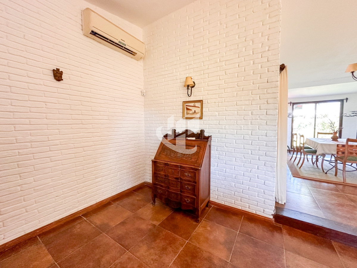 Casa ID.1439 - VENTA CASA 4 DORMITORIOS 3 BAÑOS EXCELENTE IMPECABLE ESTADO PINARES A METROS DEL MAR