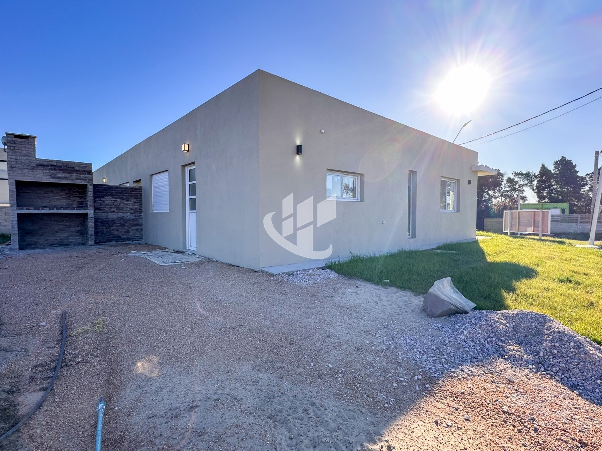 Casa ID.1441 - VENTA CASAS 2 DORMITORIOS 1 BAÑO A ESTRENAR 4H SEGUNDA ETAPA APTA PARA BANCO FINANCIADAS
