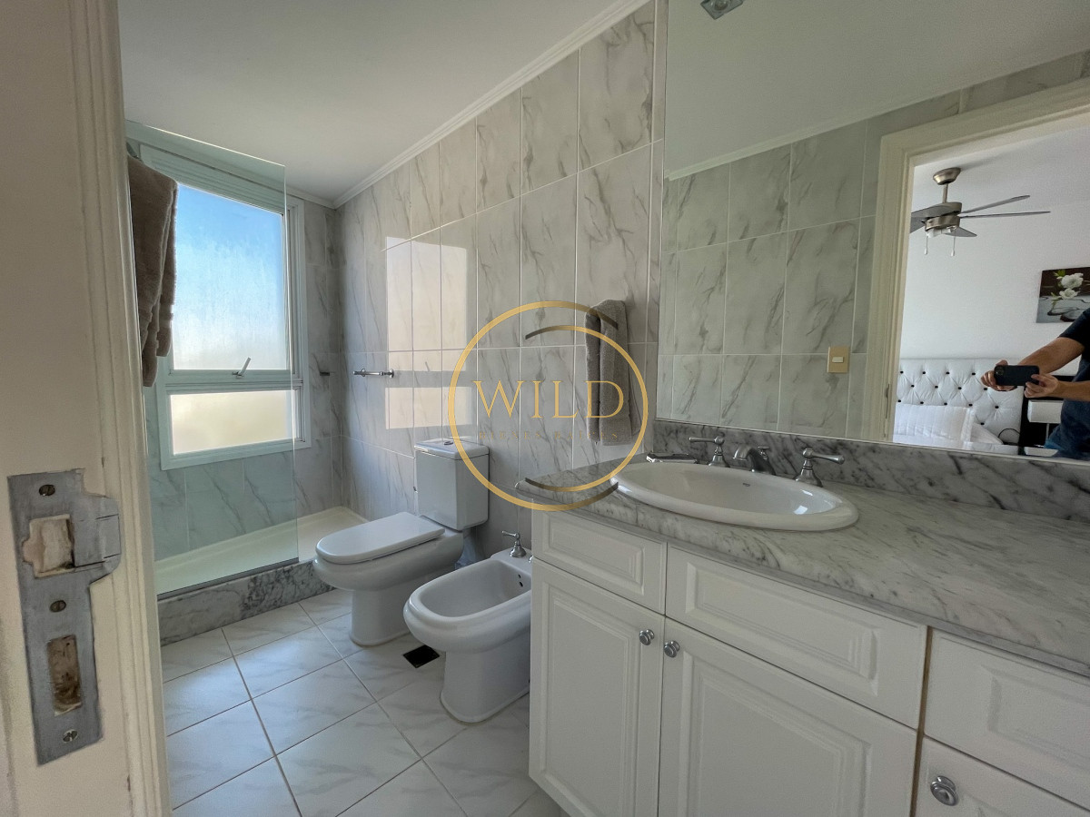 Apartamento ID.1829 - VENDO APARTAMENTO 3 DORMITORIOS + SERVICIO MILLENIUM PUNTA DEL ESTE MANSA PRIMERA LINEA VISTA AL MAR