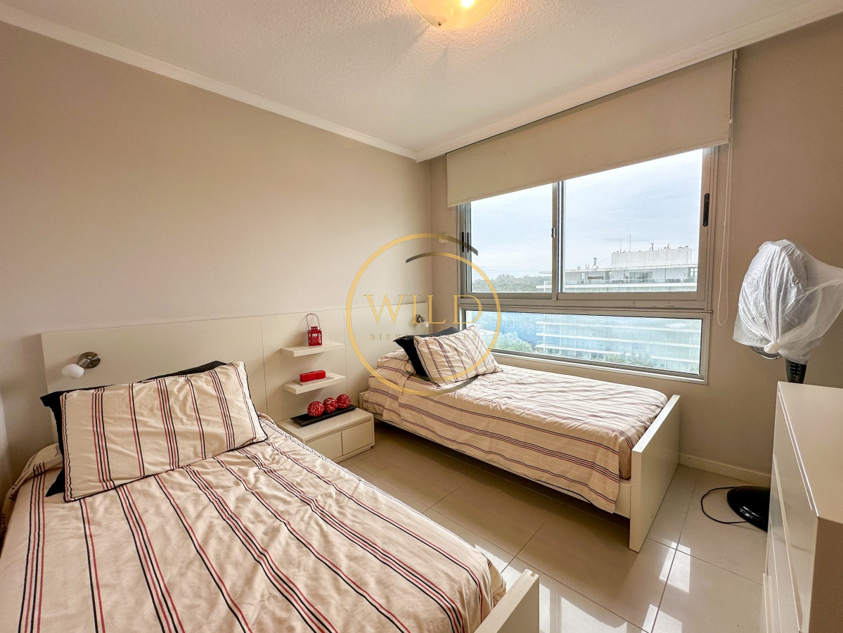 Apartamento ID.1894 - VENTA OPORTUNIDAD PISO MEDIO ALTO 3 DORMITORIOS SUITES OCEAN DRIVE PUNTA DEL ESTE