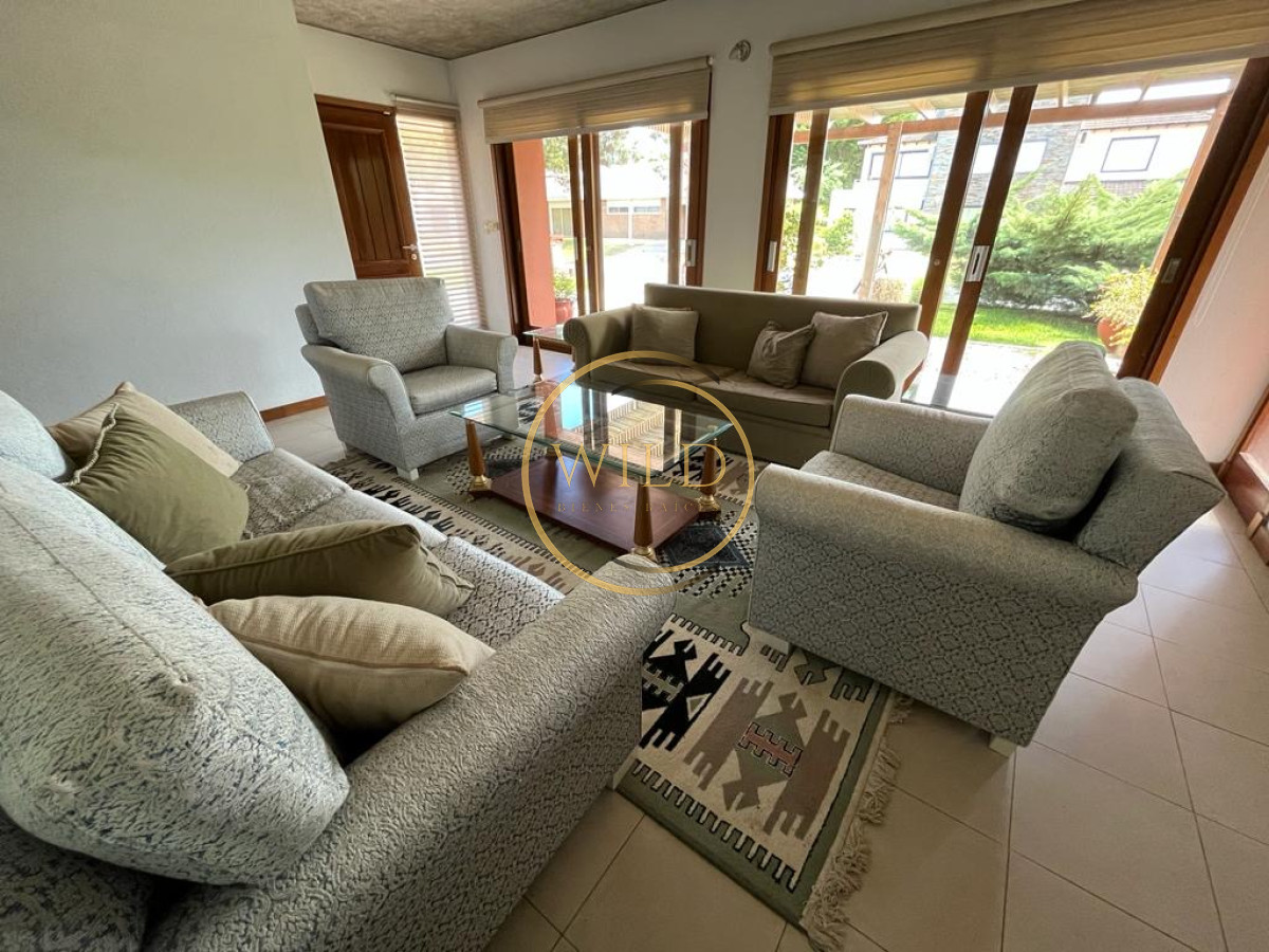 Casa ID.1928 - ALQUILER ANUAL Y TEMPORADA CASA EN BARRIO PRIVADO PUNTA DEL ESTE 3 DORMITORIOS + DEPENDENCIA DE SERVICIO COMPLETA