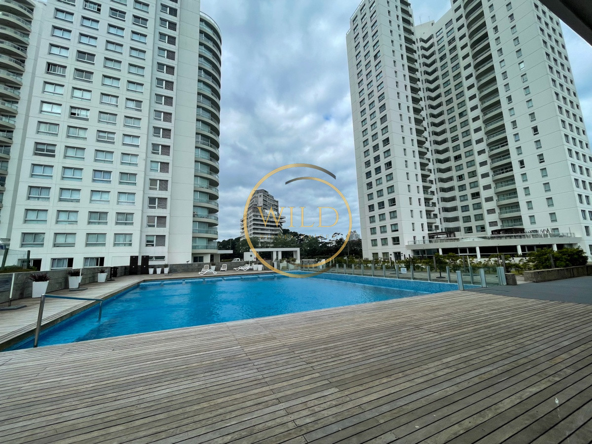 Apartamento ID.1894 - VENTA OPORTUNIDAD PISO MEDIO ALTO 3 DORMITORIOS SUITES OCEAN DRIVE PUNTA DEL ESTE