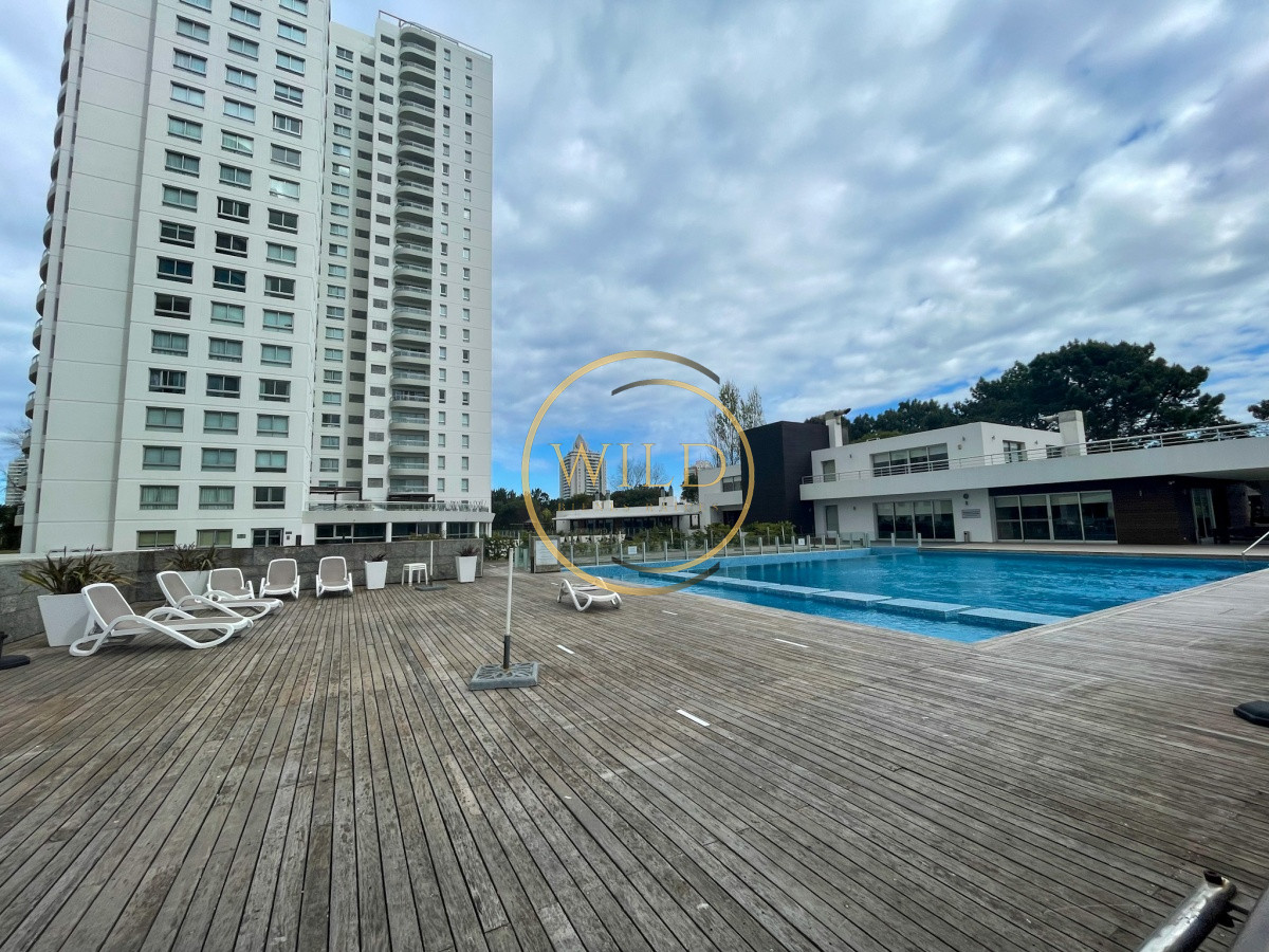 Apartamento ID.1894 - VENTA OPORTUNIDAD PISO MEDIO ALTO 3 DORMITORIOS SUITES OCEAN DRIVE PUNTA DEL ESTE