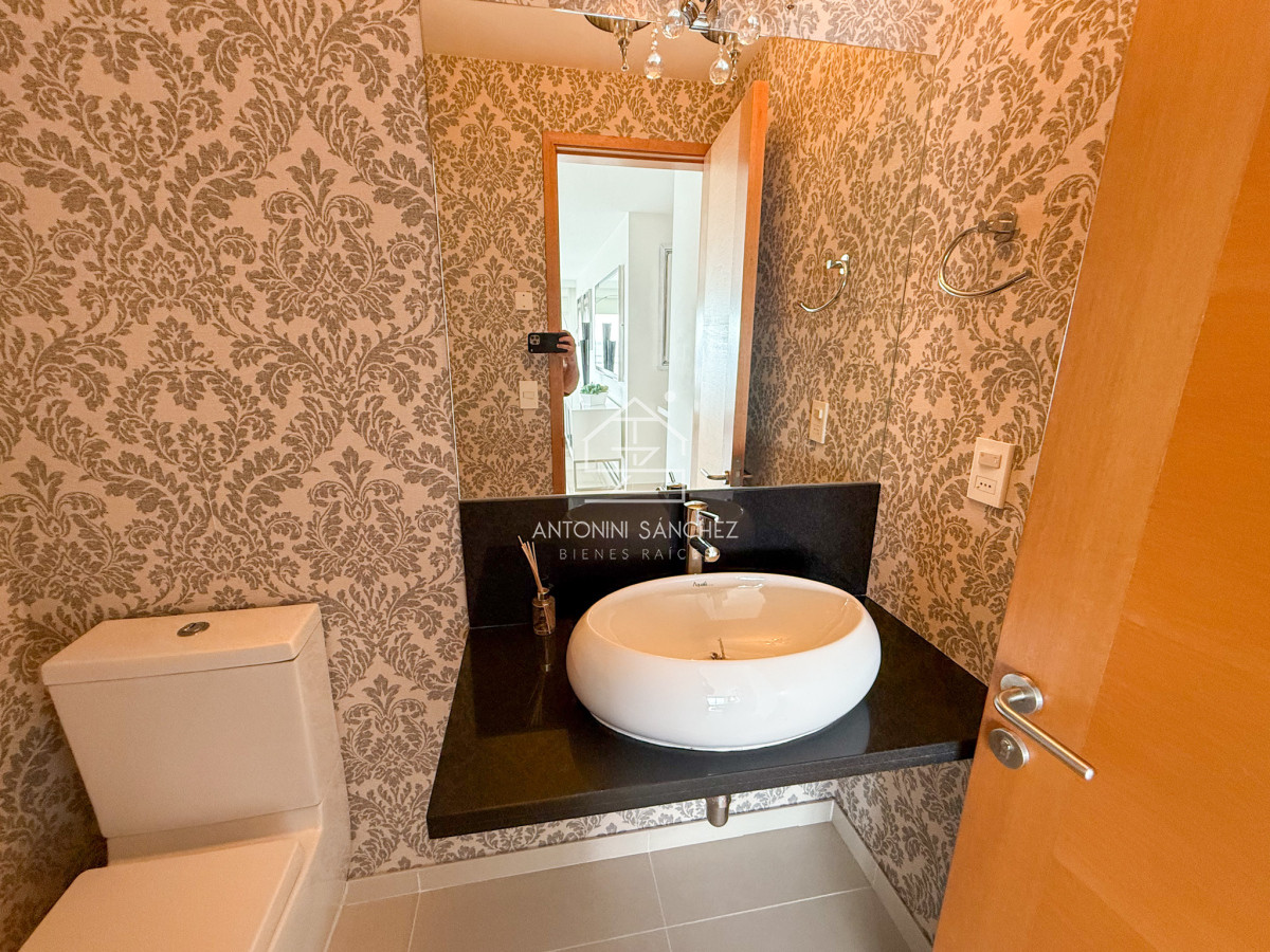 Apartamento ID.2018 - VENTA APARTAMENTO 3 DORMITORIOS EN SUITE MAS DEPENDENCIA DE SERVICIO COMPLETA AMPLIO PLAYA MANSA