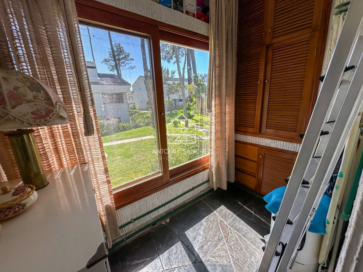 Apartamento ID.1802 - ALQUILER ANUAL DESDE 1ERO ABRIL 2025 APARTAMENTO 2 DORMITORIOS Y MEDIO 2 BAÑOS CANTEGRIL PUNTA DEL ESTE