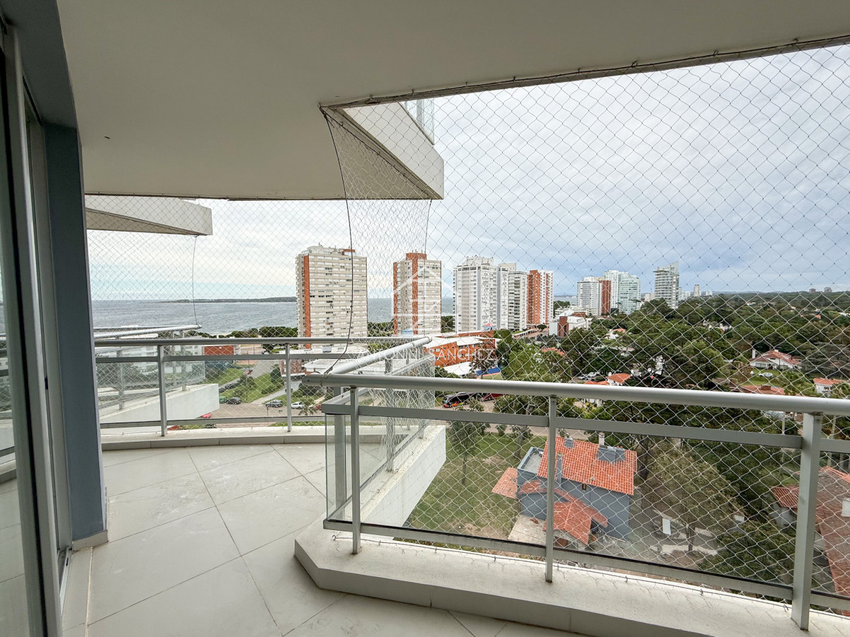 Apartamento ID.2018 - VENTA APARTAMENTO 3 DORMITORIOS EN SUITE MAS DEPENDENCIA DE SERVICIO COMPLETA AMPLIO PLAYA MANSA