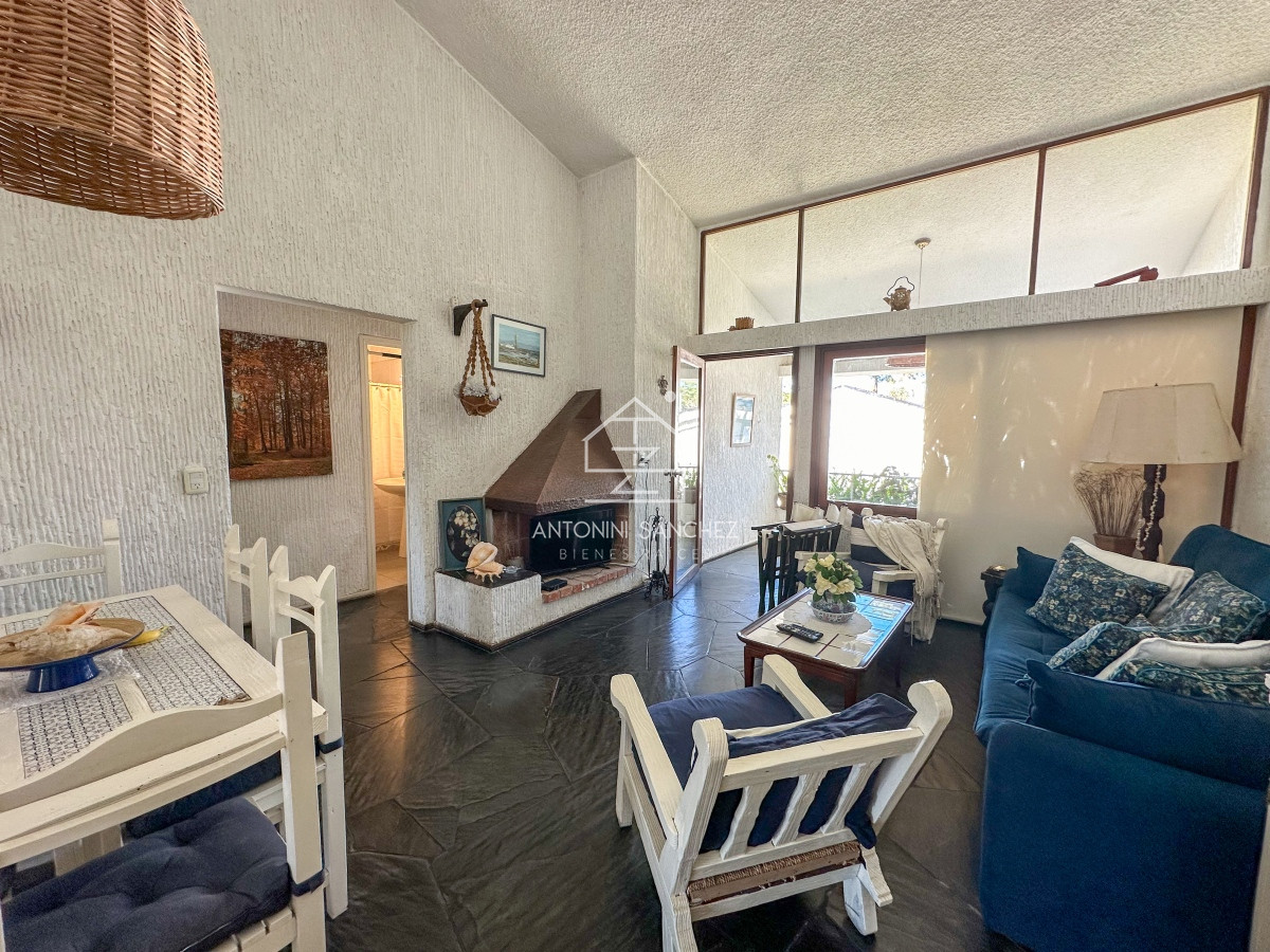 Apartamento ID.1802 - ALQUILER ANUAL DESDE 1ERO ABRIL 2025 APARTAMENTO 2 DORMITORIOS Y MEDIO 2 BAÑOS CANTEGRIL PUNTA DEL ESTE