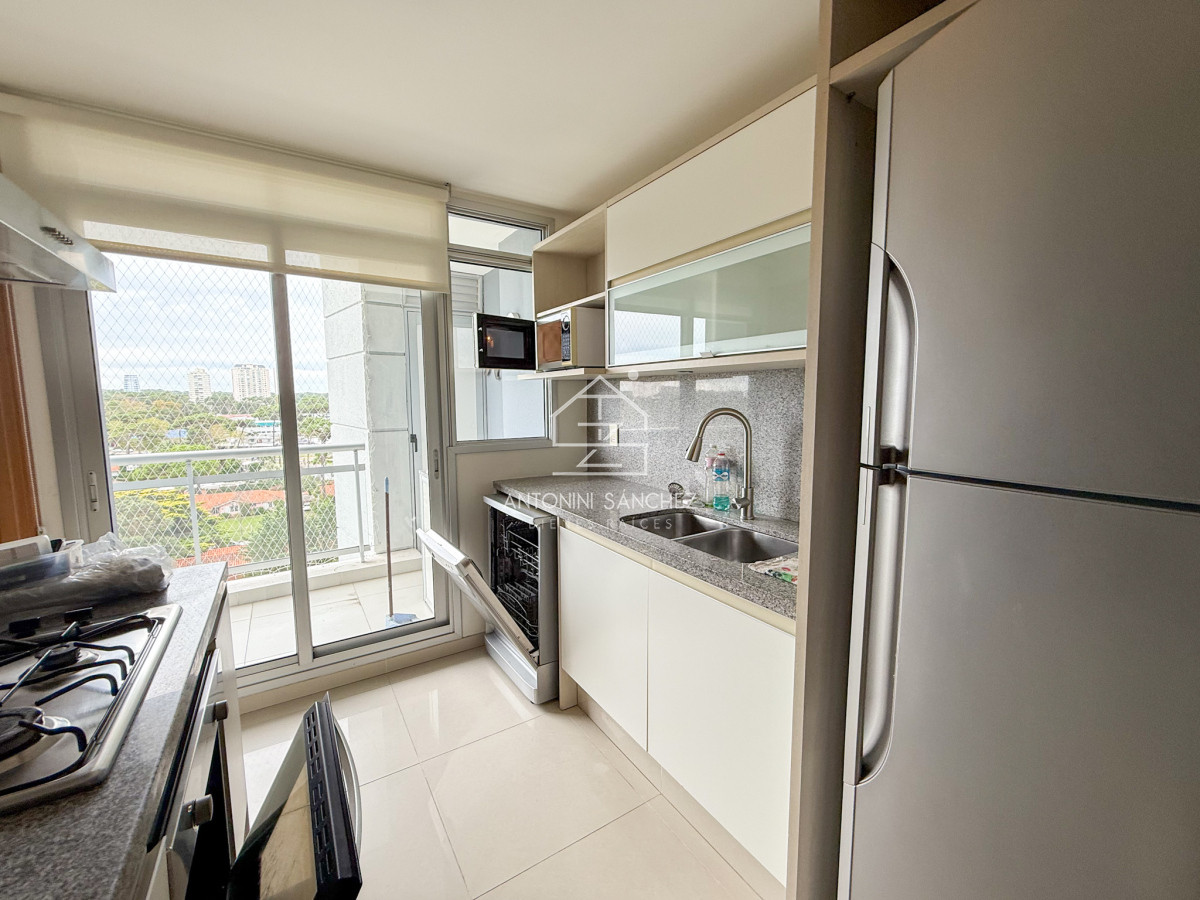 Apartamento ID.2018 - VENTA APARTAMENTO 3 DORMITORIOS EN SUITE MAS DEPENDENCIA DE SERVICIO COMPLETA AMPLIO PLAYA MANSA