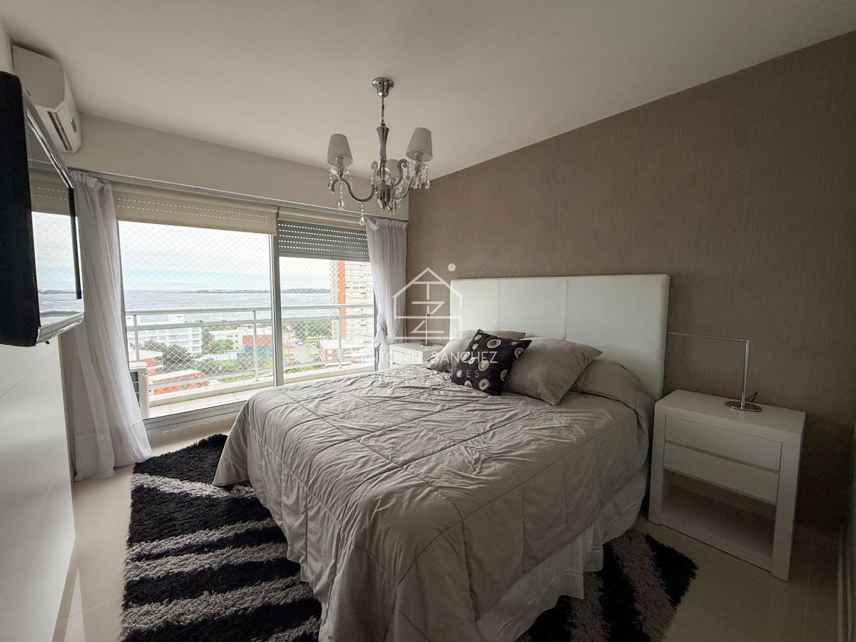 Apartamento ID.2018 - VENTA APARTAMENTO 3 DORMITORIOS EN SUITE MAS DEPENDENCIA DE SERVICIO COMPLETA AMPLIO PLAYA MANSA