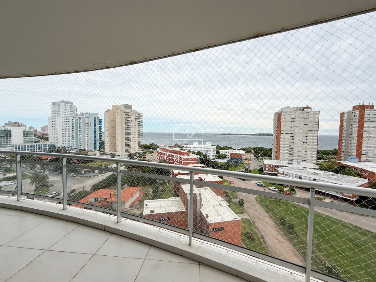 Apartamento ID.2018 - VENTA APARTAMENTO 3 DORMITORIOS EN SUITE MAS DEPENDENCIA DE SERVICIO COMPLETA AMPLIO PLAYA MANSA