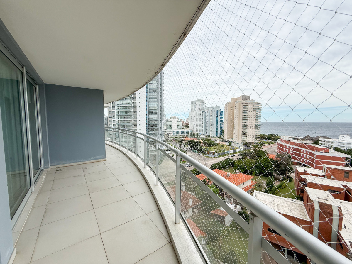 Apartamento ID.2018 - VENTA APARTAMENTO 3 DORMITORIOS EN SUITE MAS DEPENDENCIA DE SERVICIO COMPLETA AMPLIO PLAYA MANSA