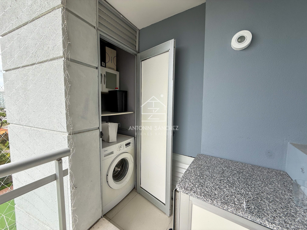 Apartamento ID.2018 - VENTA APARTAMENTO 3 DORMITORIOS EN SUITE MAS DEPENDENCIA DE SERVICIO COMPLETA AMPLIO PLAYA MANSA