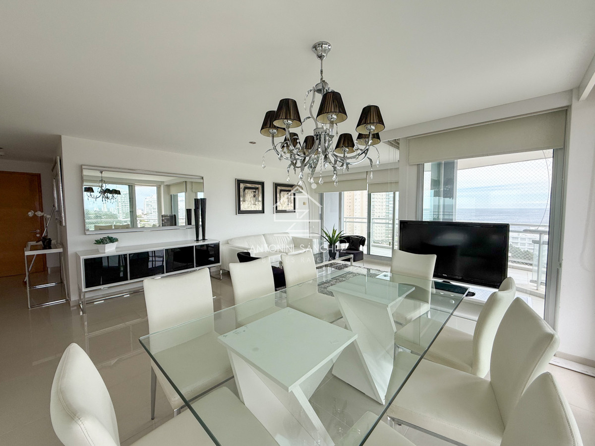 Apartamento ID.2018 - VENTA APARTAMENTO 3 DORMITORIOS EN SUITE MAS DEPENDENCIA DE SERVICIO COMPLETA AMPLIO PLAYA MANSA