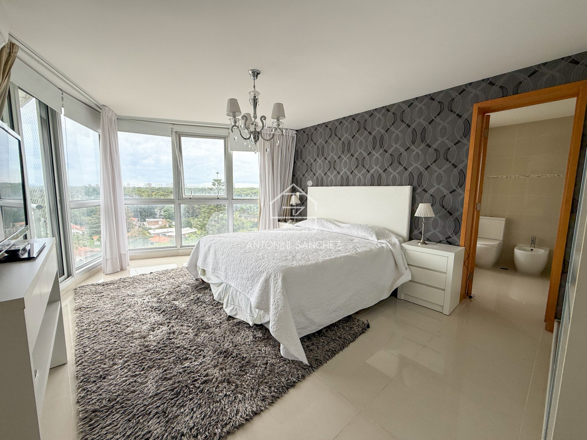 Apartamento ID.2018 - VENTA APARTAMENTO 3 DORMITORIOS EN SUITE MAS DEPENDENCIA DE SERVICIO COMPLETA AMPLIO PLAYA MANSA