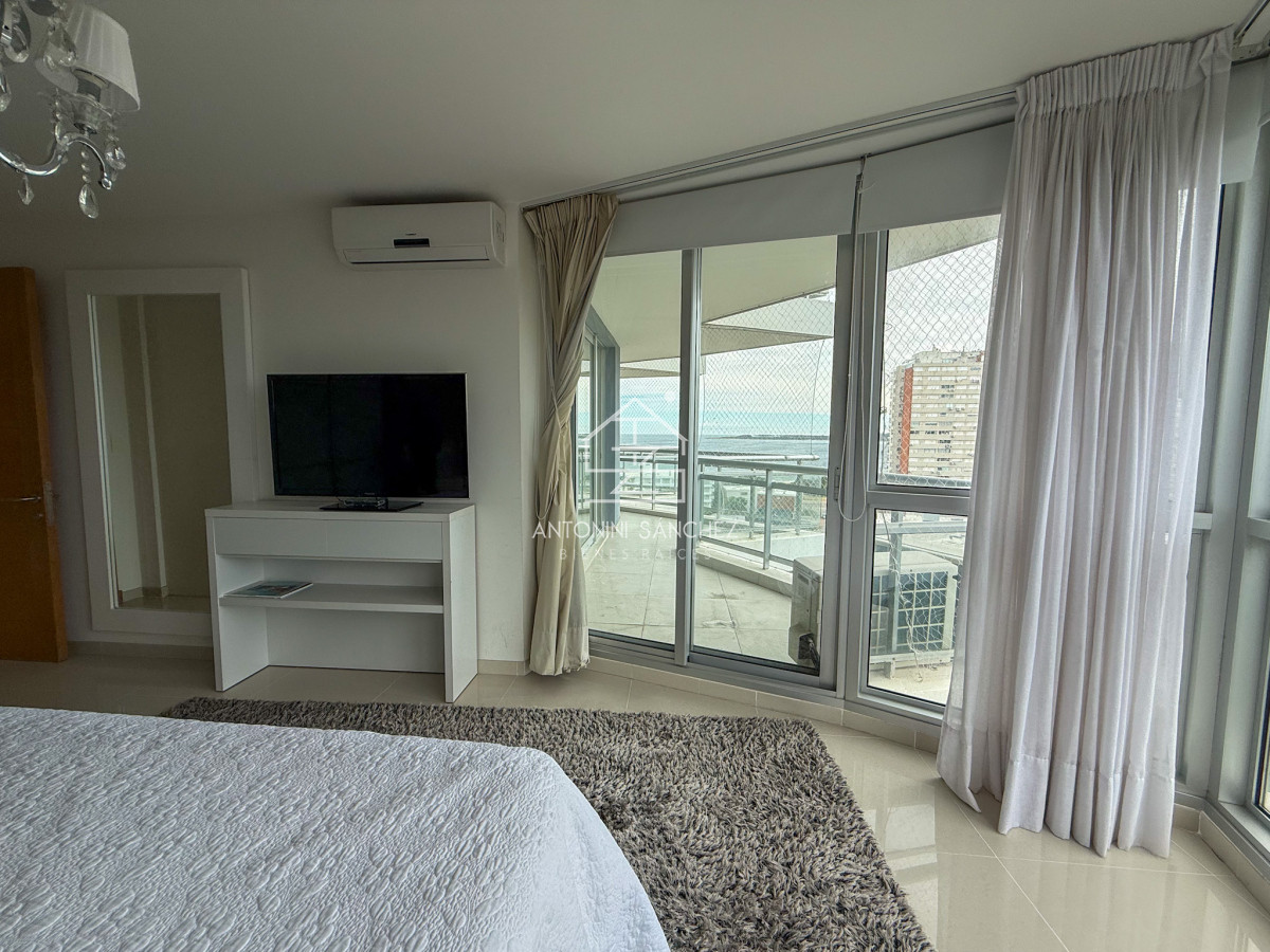 Apartamento ID.2018 - VENTA APARTAMENTO 3 DORMITORIOS EN SUITE MAS DEPENDENCIA DE SERVICIO COMPLETA AMPLIO PLAYA MANSA