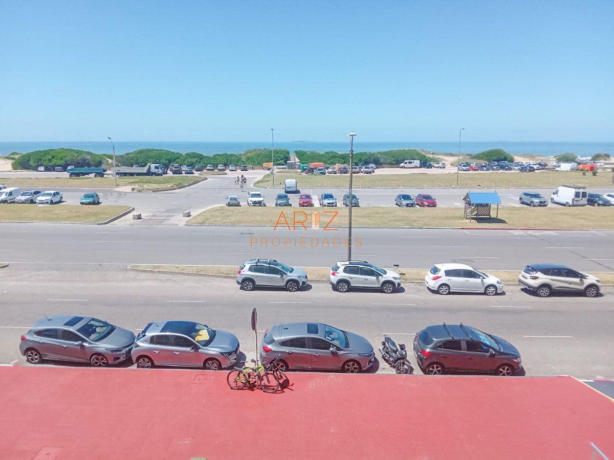 Apartamento ID.2120 - OPORTUNIDAD FRENTE AL MAR VENTA APARTAMENTO 1 DORMITORIO Y MEDIO BRAVA PUNTA DEL ESTE