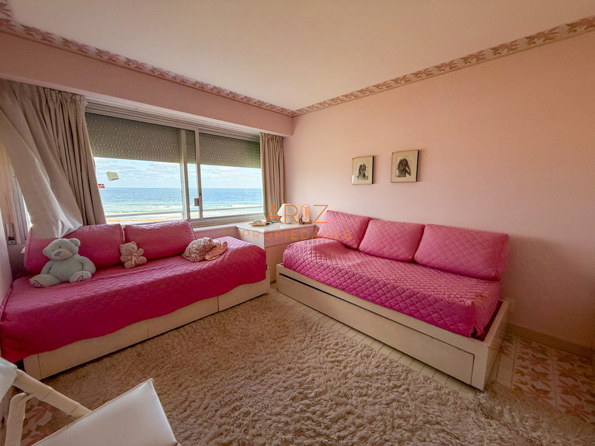 Apartamento ID.2342 - VENTA APARTAMENTO PRIMERA LINEA BRAVA 4 DORMITORIOS Y SERVICIO COMPLETO GRAN PLANTA VISTA DIRECTA A LA BRAVA