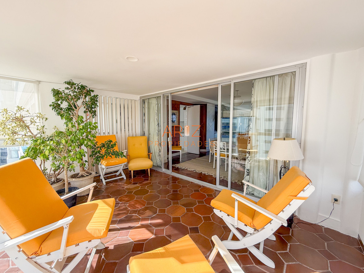 Apartamento ID.2342 - VENTA APARTAMENTO PRIMERA LINEA BRAVA 4 DORMITORIOS Y SERVICIO COMPLETO GRAN PLANTA VISTA DIRECTA A LA BRAVA