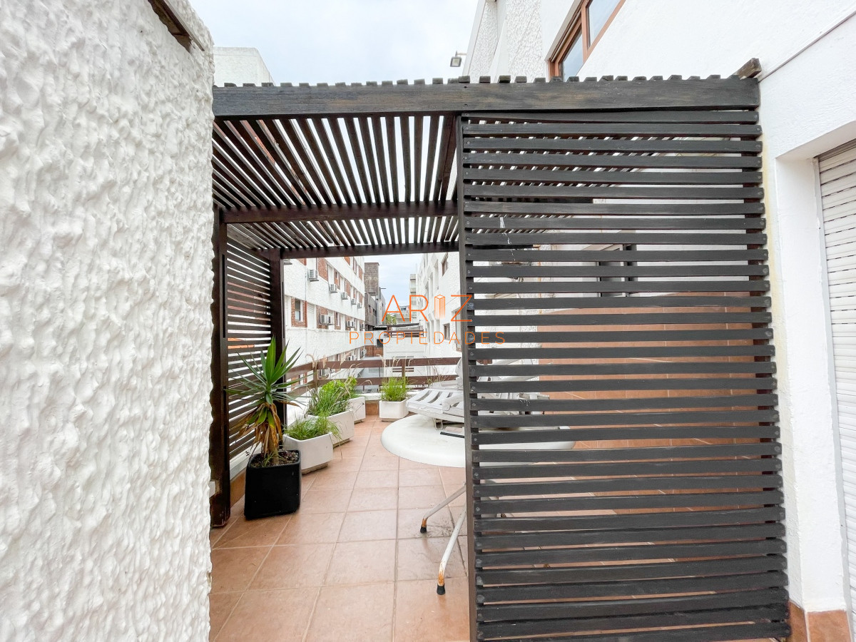 Apartamento ID.1420 - VENDO APARTAMENTO 2 DORMITORIOS 2 BAÑOS RECICLADO GRAN TERRAZA CON PARRILLERO PUNTA DEL ESTE PENINSULA