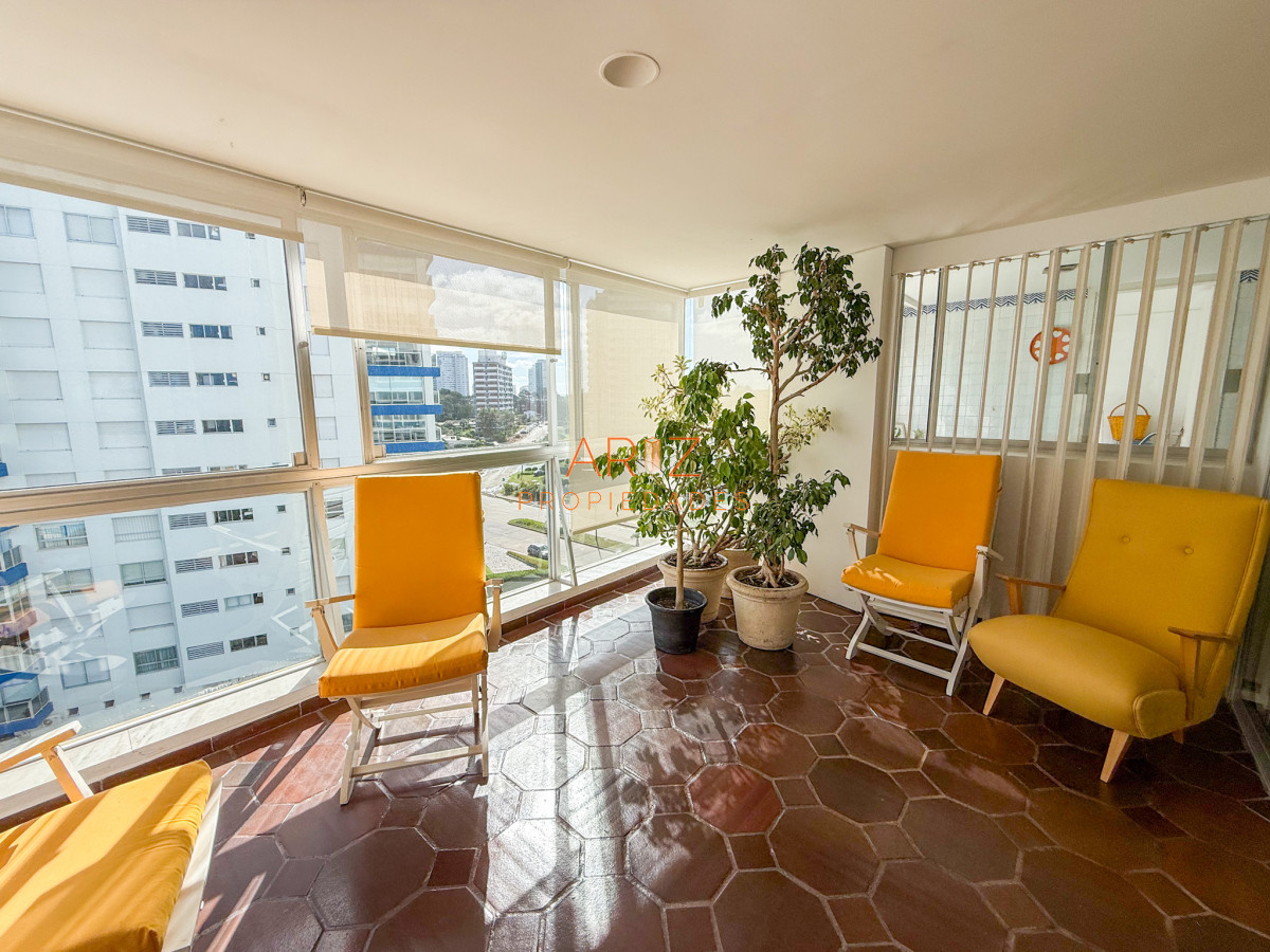 Apartamento ID.2342 - VENTA APARTAMENTO PRIMERA LINEA BRAVA 4 DORMITORIOS Y SERVICIO COMPLETO GRAN PLANTA VISTA DIRECTA A LA BRAVA