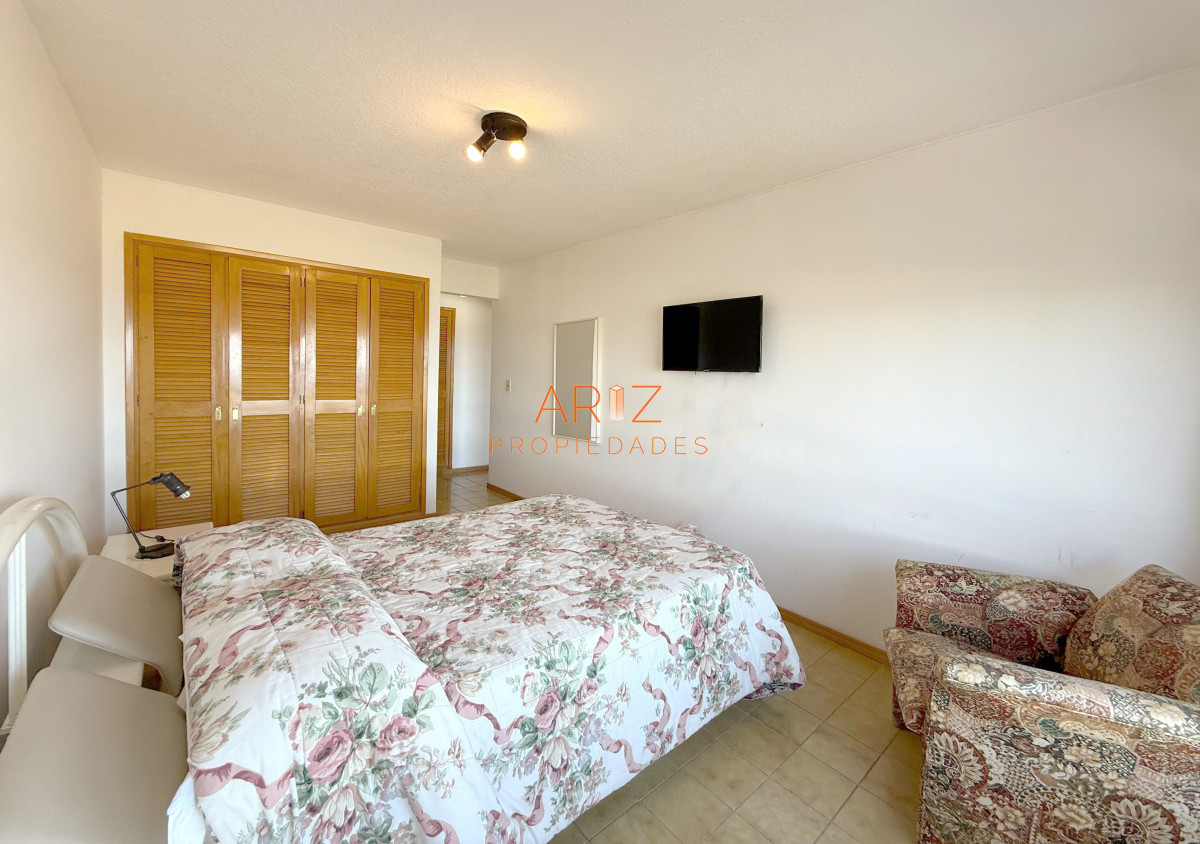Apartamento ID.2377 - VENTA OPORTUNIDAD 2 DORMITORIOS 2 BAÑOS 1 SUITE PRIMERA LINEA PLAYA BRAVA FRENTE AL MAR AMPLIO APARTAMENTO EXCELENTE CONSTRUCCION