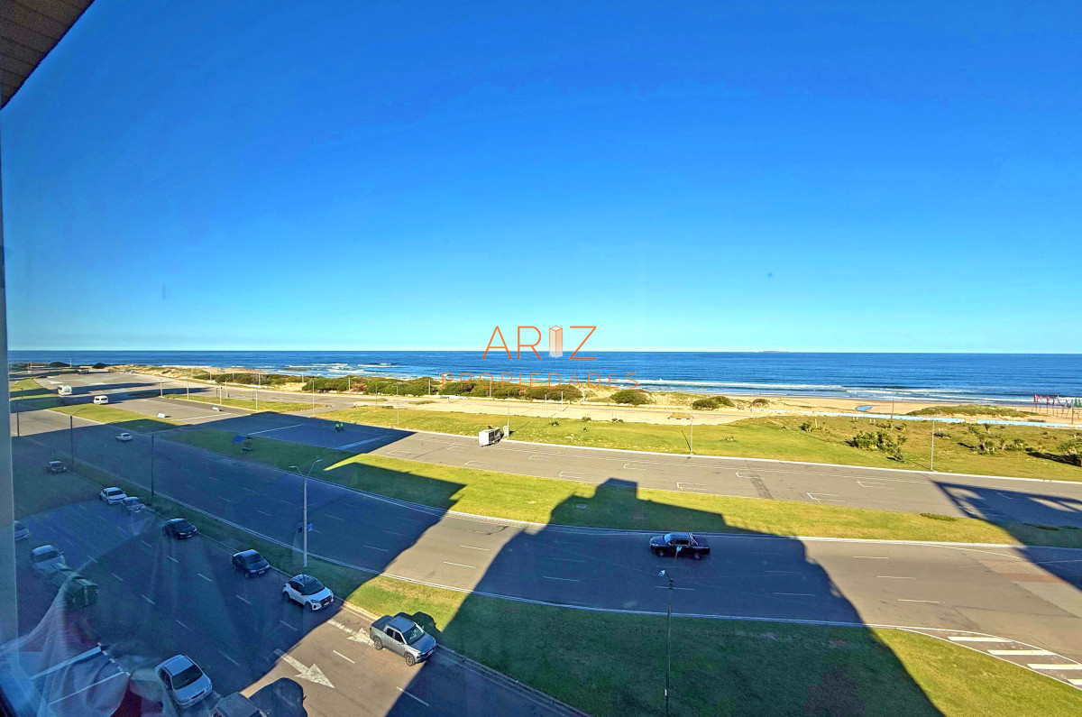 Apartamento ID.2377 - VENTA OPORTUNIDAD 2 DORMITORIOS 2 BAÑOS 1 SUITE PRIMERA LINEA PLAYA BRAVA FRENTE AL MAR AMPLIO APARTAMENTO EXCELENTE CONSTRUCCION