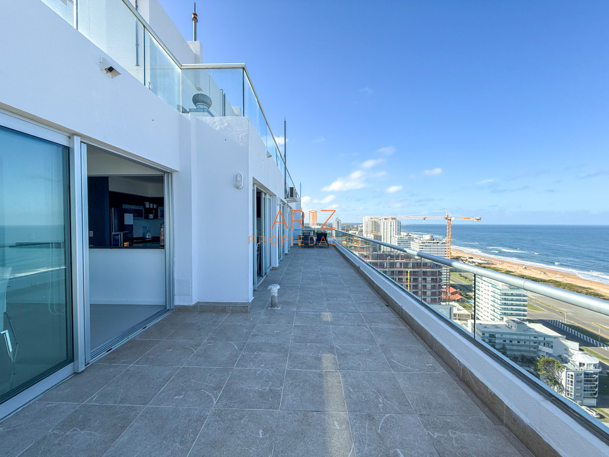 Apartamento ID.2296 - ALQUILER INVERNAL DESDE 1ERO MARZO 2025 PENTHOUSE 2DA LINEA BRAVA 3 DORMITORIOS