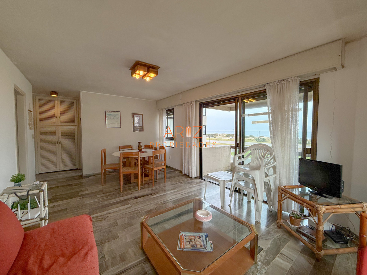 Apartamento ID.2402 - VENTA OPORTUNIDAD PRIMERA LINEA APARTAMENTO 2 DORMITORIOS VISTA A LA BRAVA PUNTA DEL ESTE 