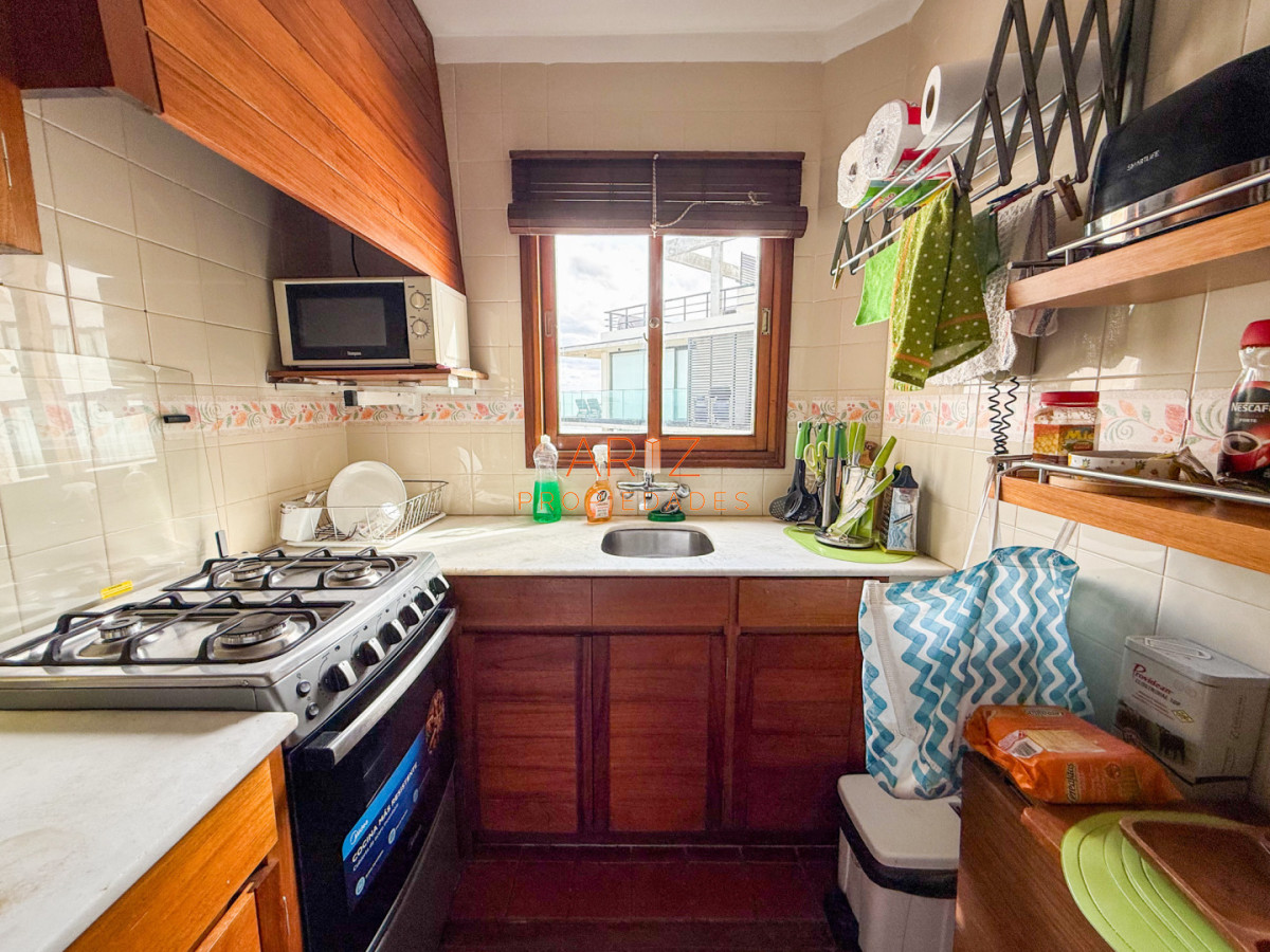 Apartamento ID.2510 - VENTA APARTAMENTO 2 DORMITORIOS 2 BAÑOS PRIMERA LINEA PLAYA MANSA VISTA LATERAL AL MAR