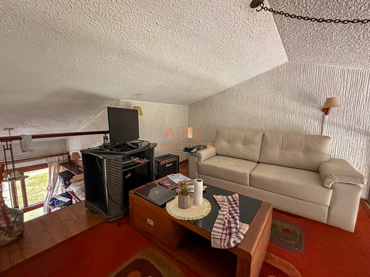 Apartamento ID.1933 - VENDO APARTAMENTO 2 DORMITORIOS Y MEDIO 2 BAÑOS TIPO DUPLEX CON DOBLE LIVING Y GRAN GUARDILLA