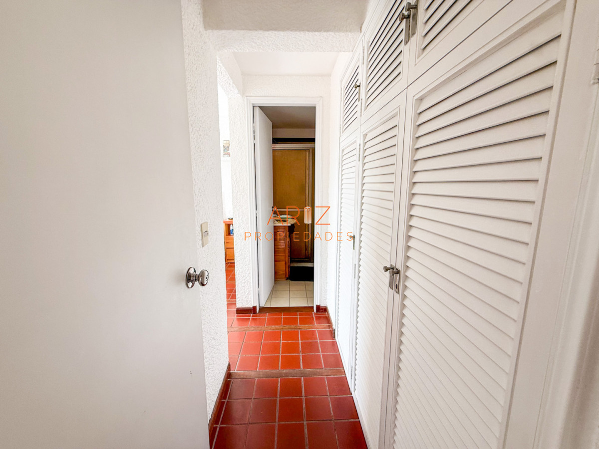 Apartamento ID.2510 - VENTA APARTAMENTO 2 DORMITORIOS 2 BAÑOS PRIMERA LINEA PLAYA MANSA VISTA LATERAL AL MAR