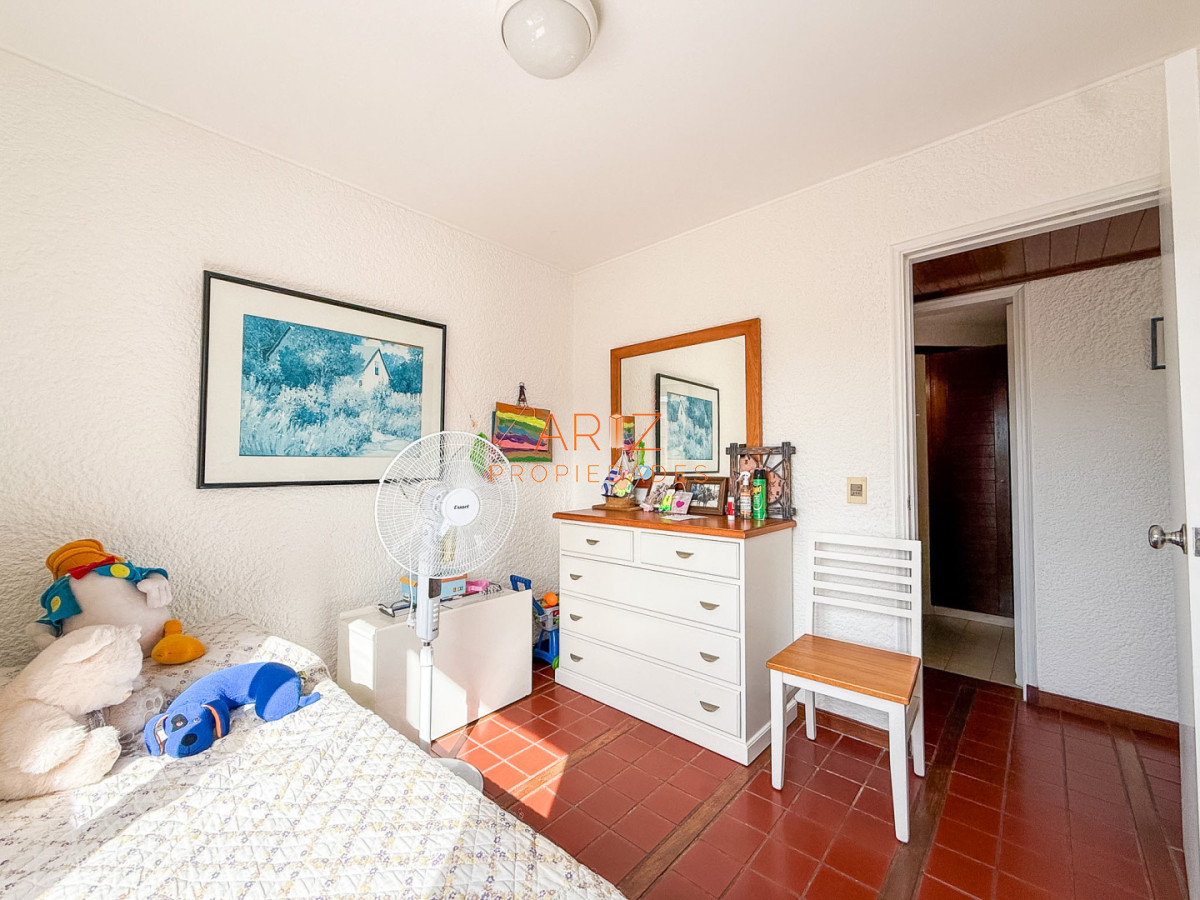 Apartamento ID.2510 - VENTA APARTAMENTO 2 DORMITORIOS 2 BAÑOS PRIMERA LINEA PLAYA MANSA VISTA LATERAL AL MAR
