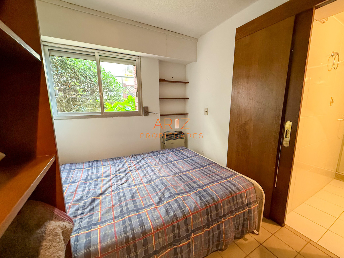 Apartamento ID.2324 - VENTA APARTAMENTO PRIMERA LINEA SEMI PISO PLANTA BAJA ESTILO CASA PENINSULA 3 DORMITORIOS Y MEDIO PUNTA DEL ESTE