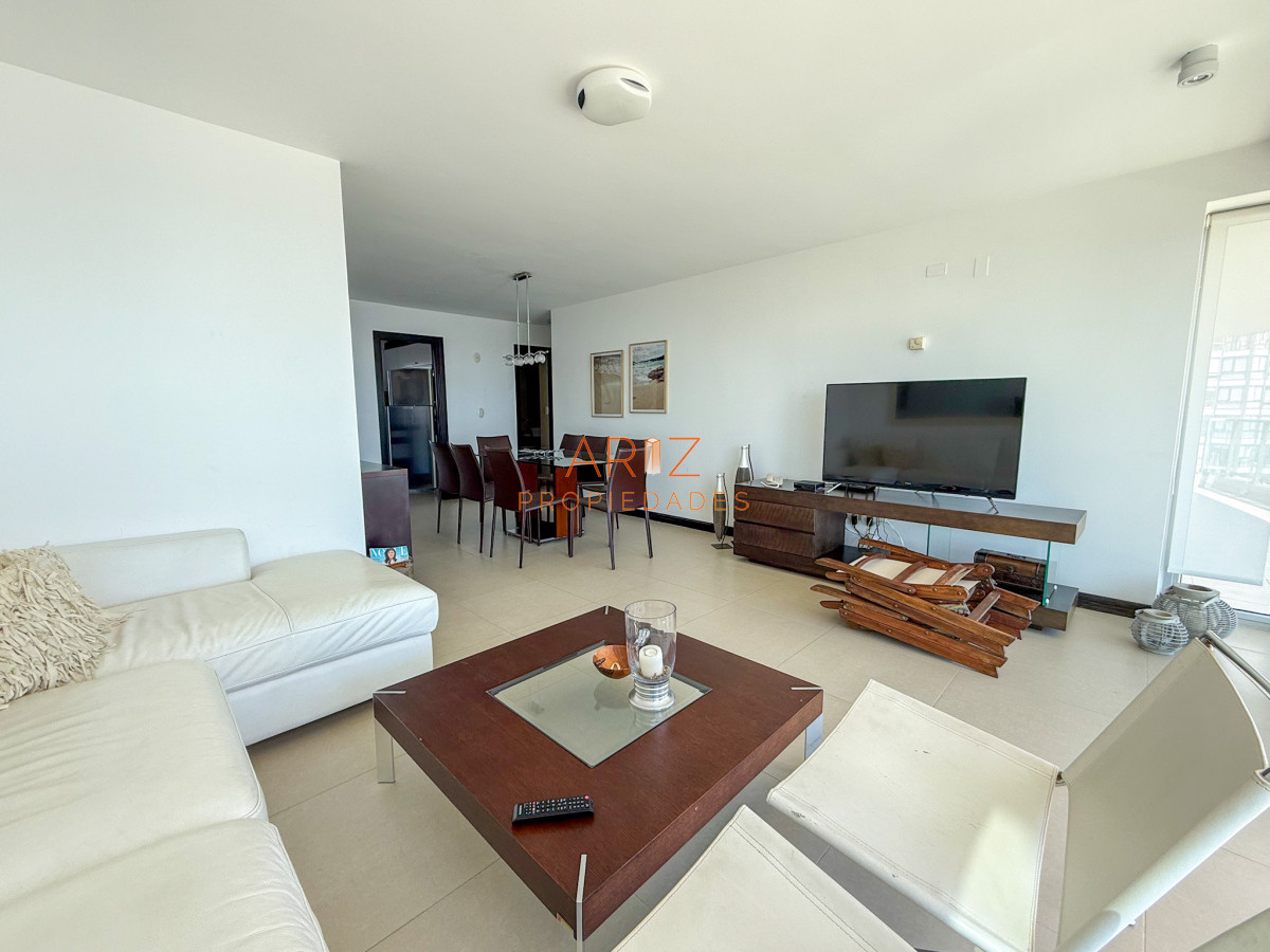 Apartamento ID.2326 - VENTA APARTAMENTO 3 DORMITORIOS EN SUITE + TOILETTE PISO ALTO SEGUNDA LINEA VISTA A LA MANSA 