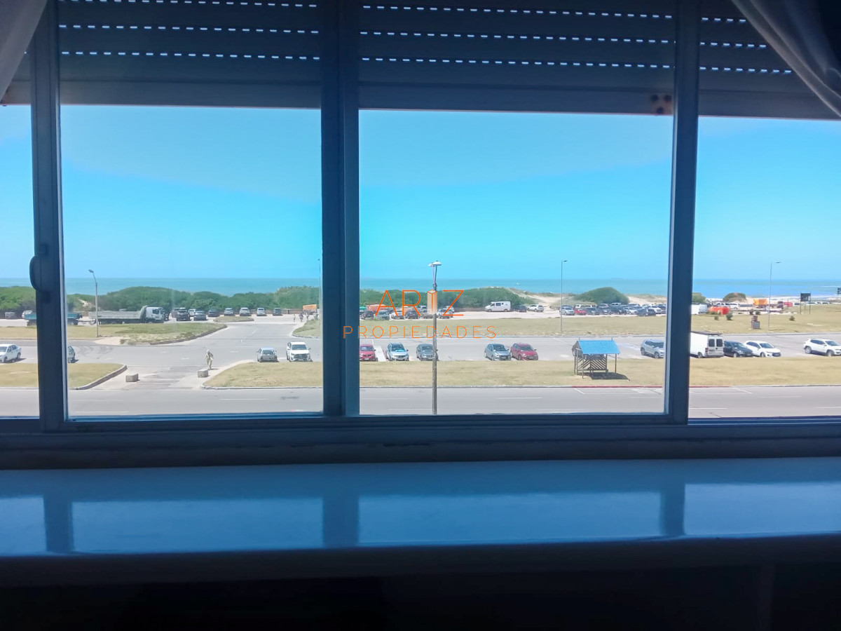 Apartamento ID.2120 - OPORTUNIDAD FRENTE AL MAR VENTA APARTAMENTO 1 DORMITORIO Y MEDIO BRAVA PUNTA DEL ESTE