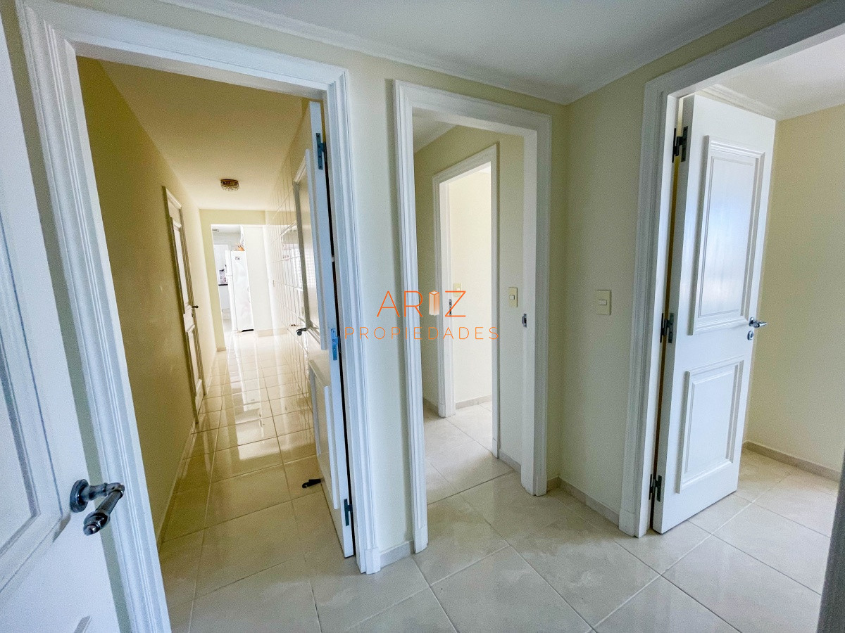 Apartamento ID.348 - VENDO APARTAMENTO 4 DORMITORIOS PUNTA DEL ESTE MANSA PRIMERA LINEA