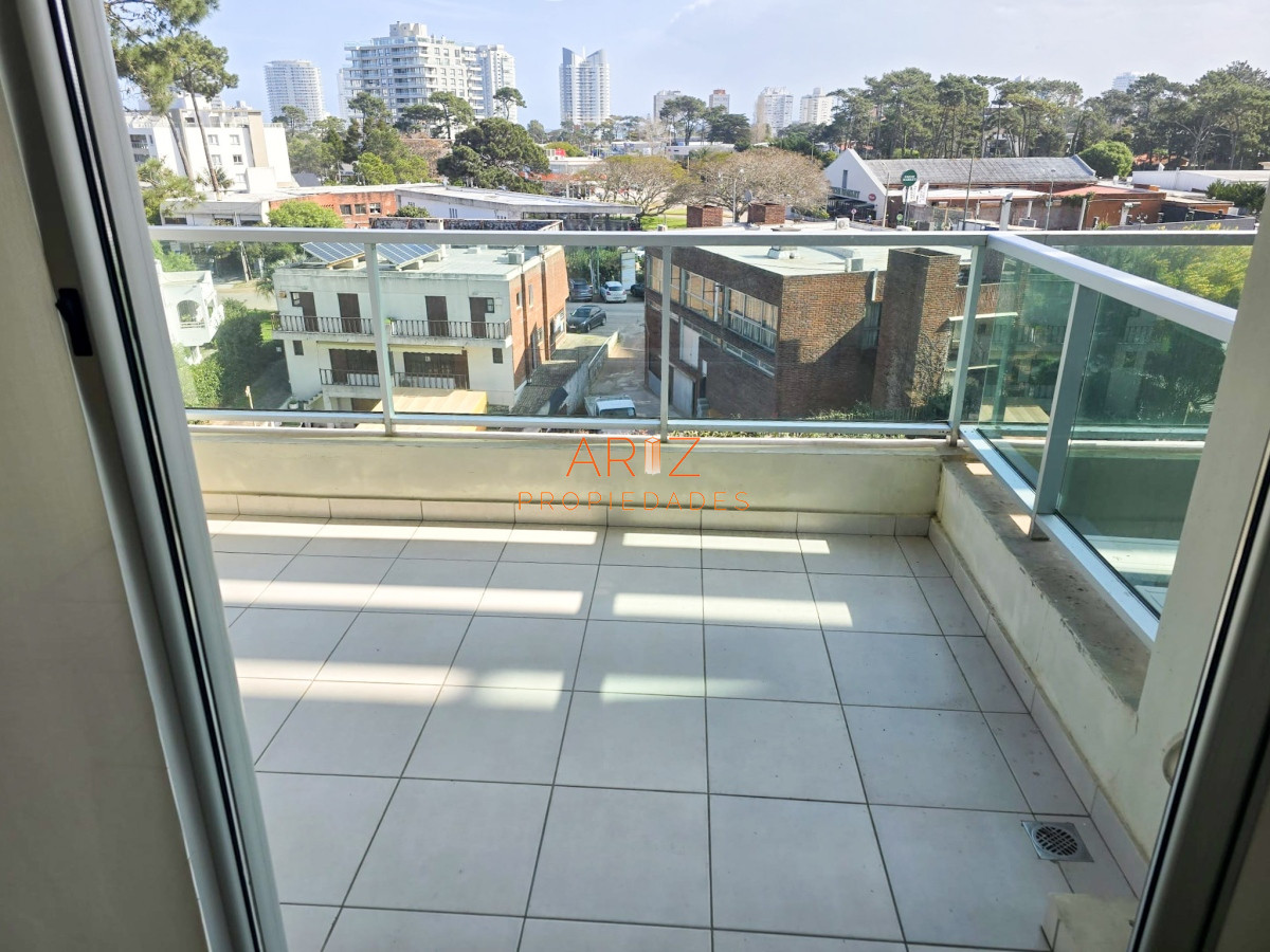 Apartamento ID.2024 - VENTA Y ALQUILER ANUAL APARTAMENTO 1 DORMITORIO EDIFICIO DE CATEGORIA TODOS LOS SERVICIOS PUNTA DEL ESTE AIDY GRILL