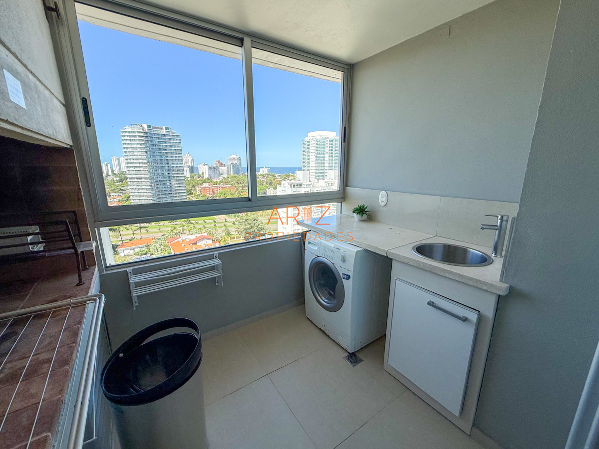 Apartamento ID.2326 - VENTA APARTAMENTO 3 DORMITORIOS EN SUITE + TOILETTE PISO ALTO SEGUNDA LINEA VISTA A LA MANSA 