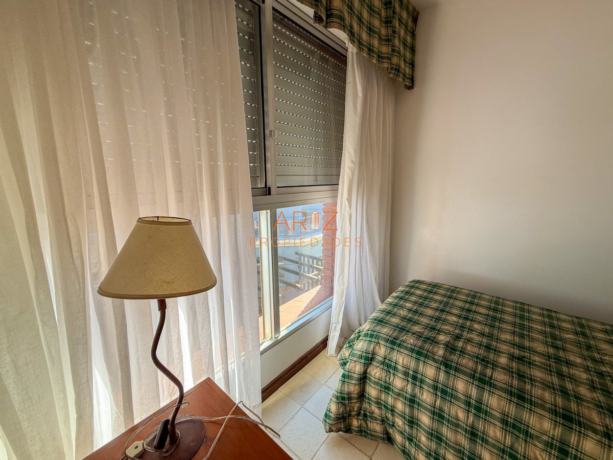 Apartamento ID.2316 - VENTA SEMI PISO PRIMERA LINEA PENINSULA VISTA DIRECTA AL MAR 3 DORMITORIOS + SERVICIO PUNTA DEL ESTE CON ESTUFA A LEÑA