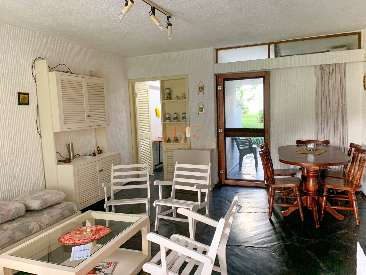 Apartamento ID.28 - VENDO APARTAMENTO 2 DORMITORIOS CANTEGRIL PISCINA MUCAMAS