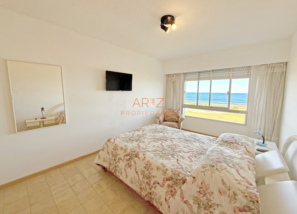 Apartamento ID.2377 - VENTA OPORTUNIDAD 2 DORMITORIOS 2 BAÑOS 1 SUITE PRIMERA LINEA PLAYA BRAVA FRENTE AL MAR AMPLIO APARTAMENTO EXCELENTE CONSTRUCCION