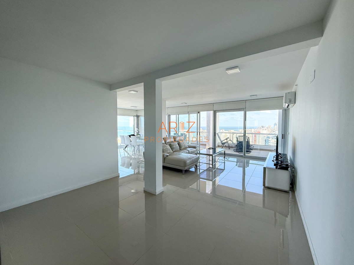 Apartamento ID.2296 - ALQUILER INVERNAL DESDE 1ERO MARZO 2025 PENTHOUSE 2DA LINEA BRAVA 3 DORMITORIOS
