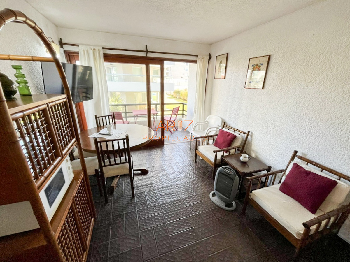 Apartamento ID.2030 - VENTA Apartamento de 1 dormitorio, con parrillero en balcon, Roosevelt Punta del Este