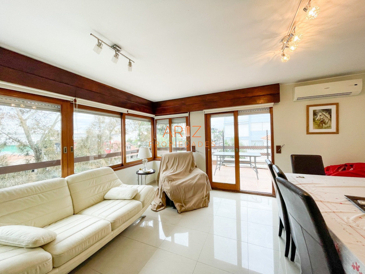 Apartamento ID.1420 - VENDO APARTAMENTO 2 DORMITORIOS 2 BAÑOS RECICLADO GRAN TERRAZA CON PARRILLERO PUNTA DEL ESTE PENINSULA