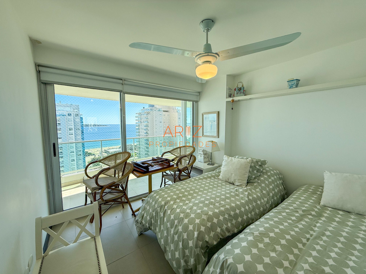 Apartamento ID.2326 - VENTA APARTAMENTO 3 DORMITORIOS EN SUITE + TOILETTE PISO ALTO SEGUNDA LINEA VISTA A LA MANSA 